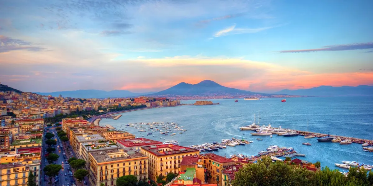 Tinsel & Tradition: A Neapolitan Christmas Experience