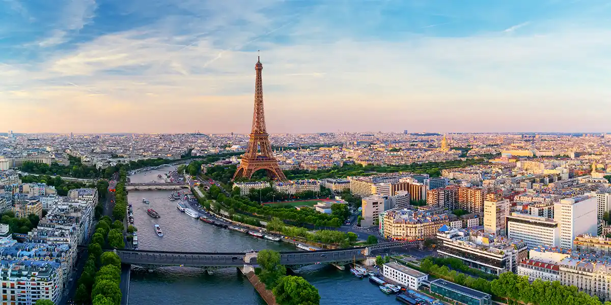 Paris Dreams: Love, Lights and Landmarks